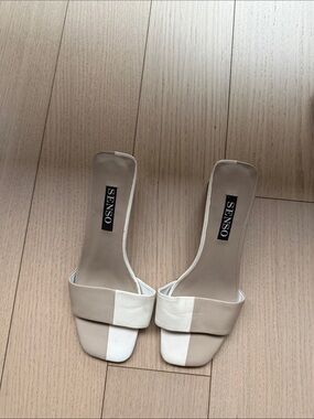 SENSO Two-Tone Beige and White Slide Mules